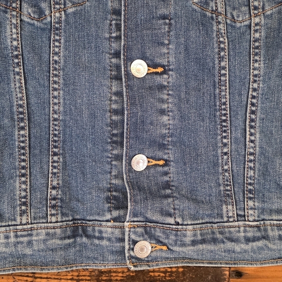 Levi's Blue Denim Jacket with Tan Stitching - Picture 2 of 14